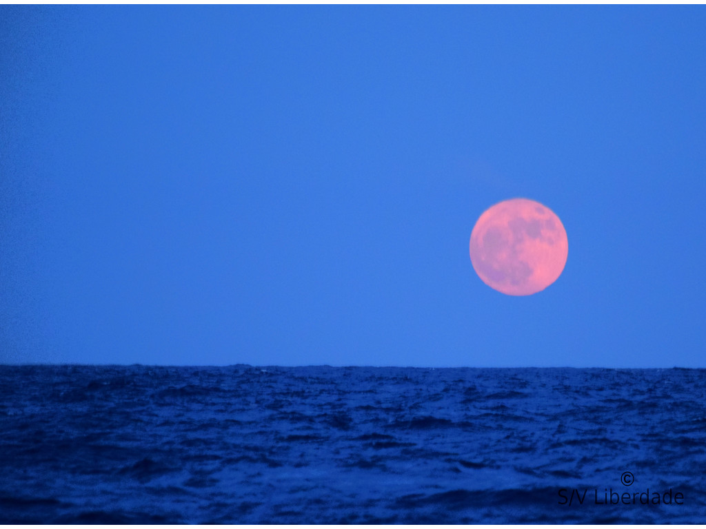 Pleine Lune au milieu de l'Atlantique Pleine Lune de Juin
